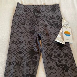 The rise. The shine, stretch yoga pants